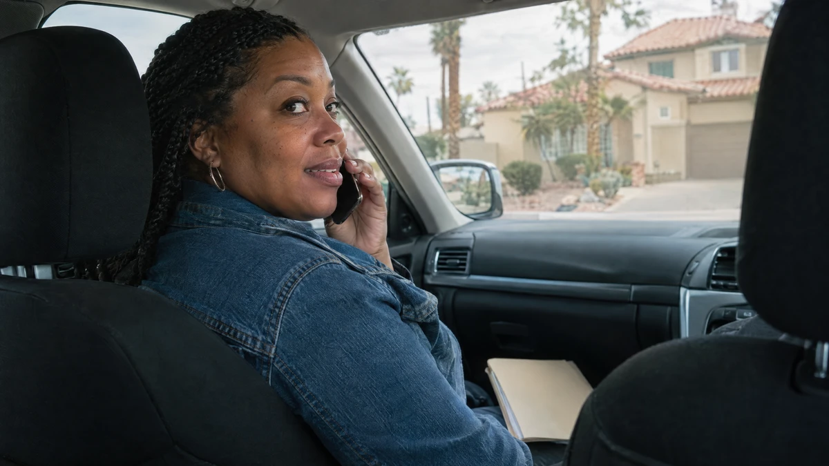 A woman calls from a parked car about a home sale during her repayment plan.